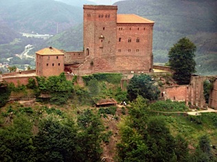 Trifels_-_aus_der_Hubschrauberperspektive